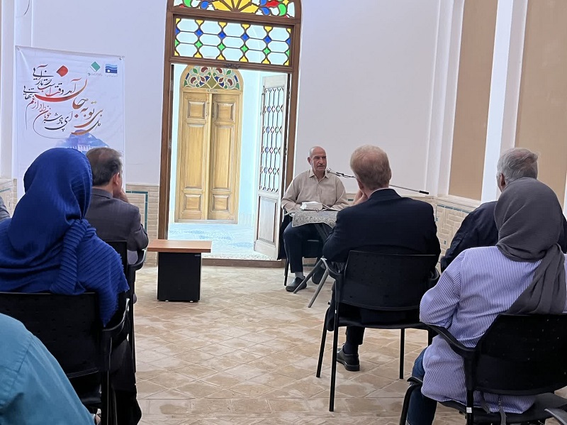 نشست حافظ خوانی در موزه آب یزد برگزار شد